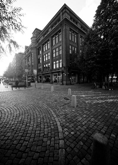 Helsinki Kamppi Alko in black and white